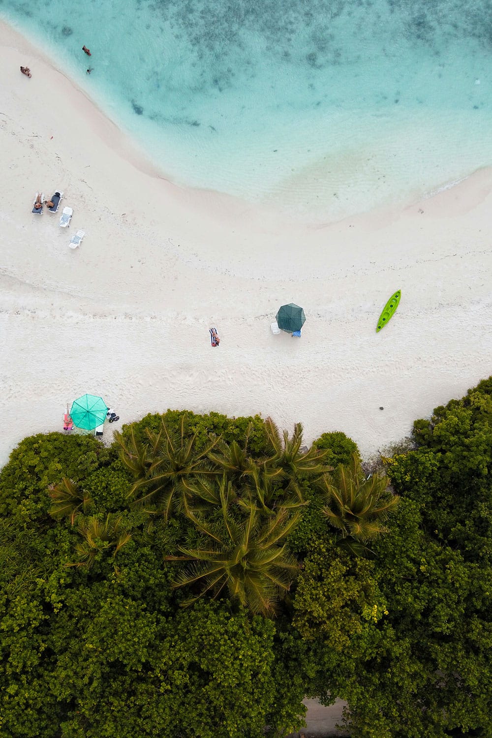 aerial photo of the white sandy beach of Ukulhas