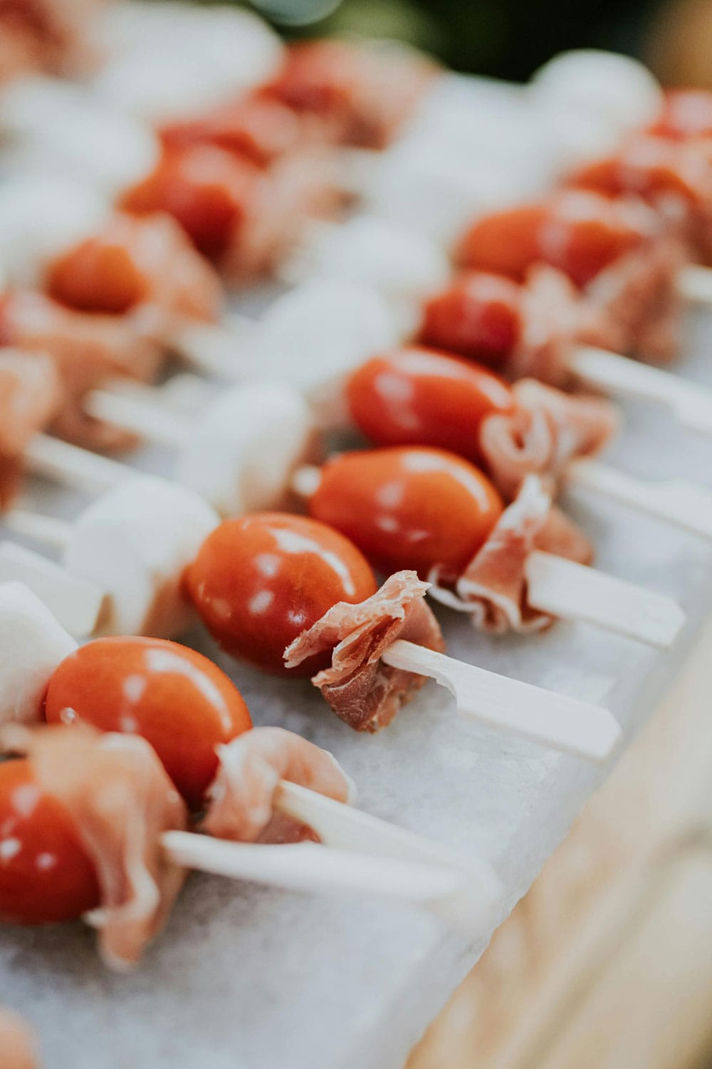 mini skewers with mozzarella, tomato and ham