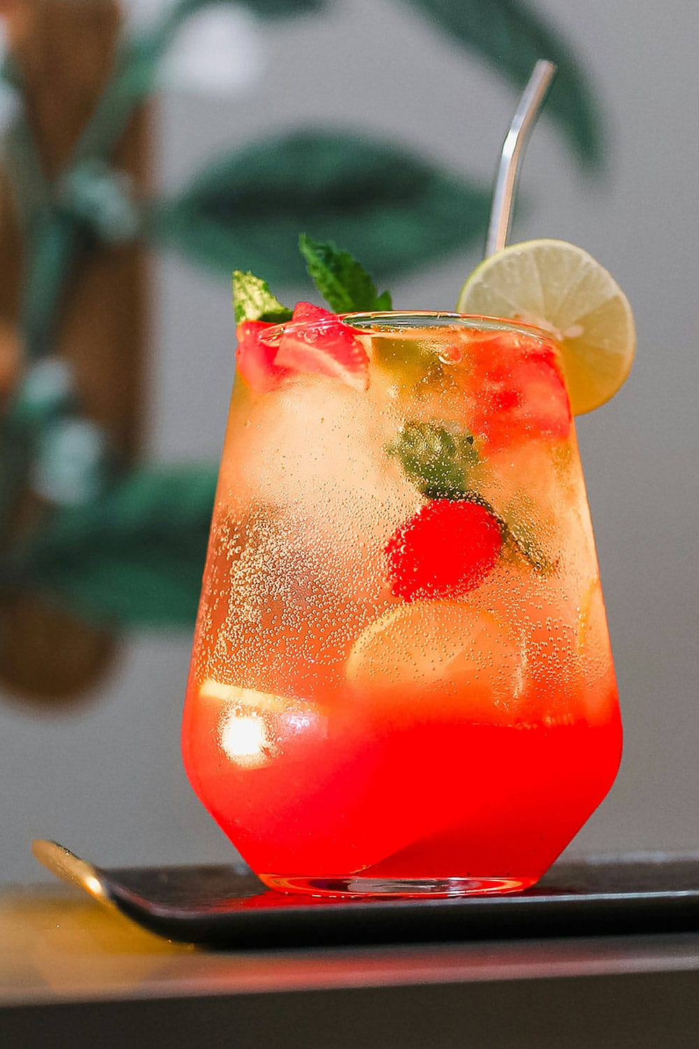 bubbly berry prosecco sparkler drink that is perfect for beach days